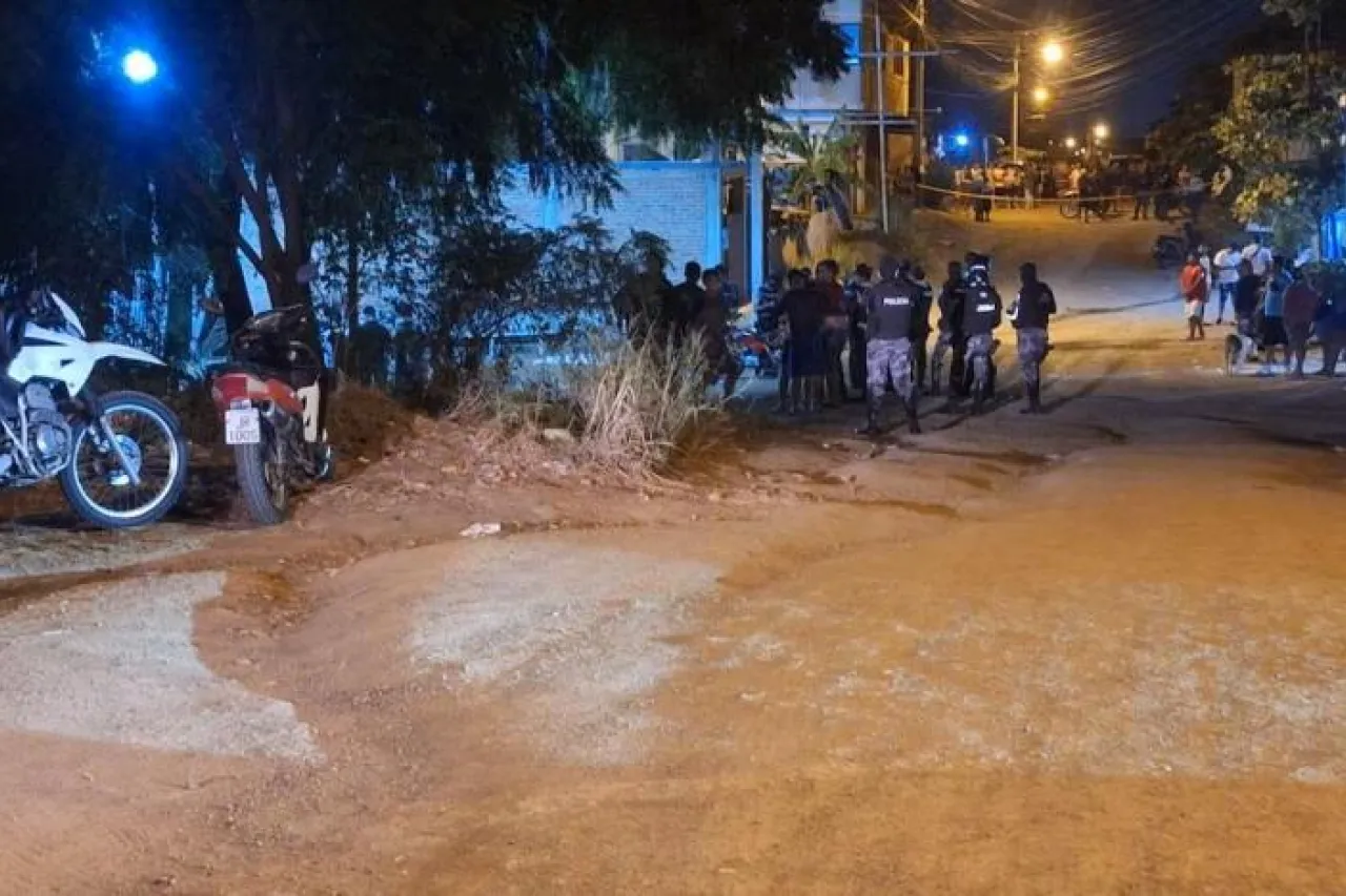 Matan a 5 en ataque armado en cancha de Ecuador